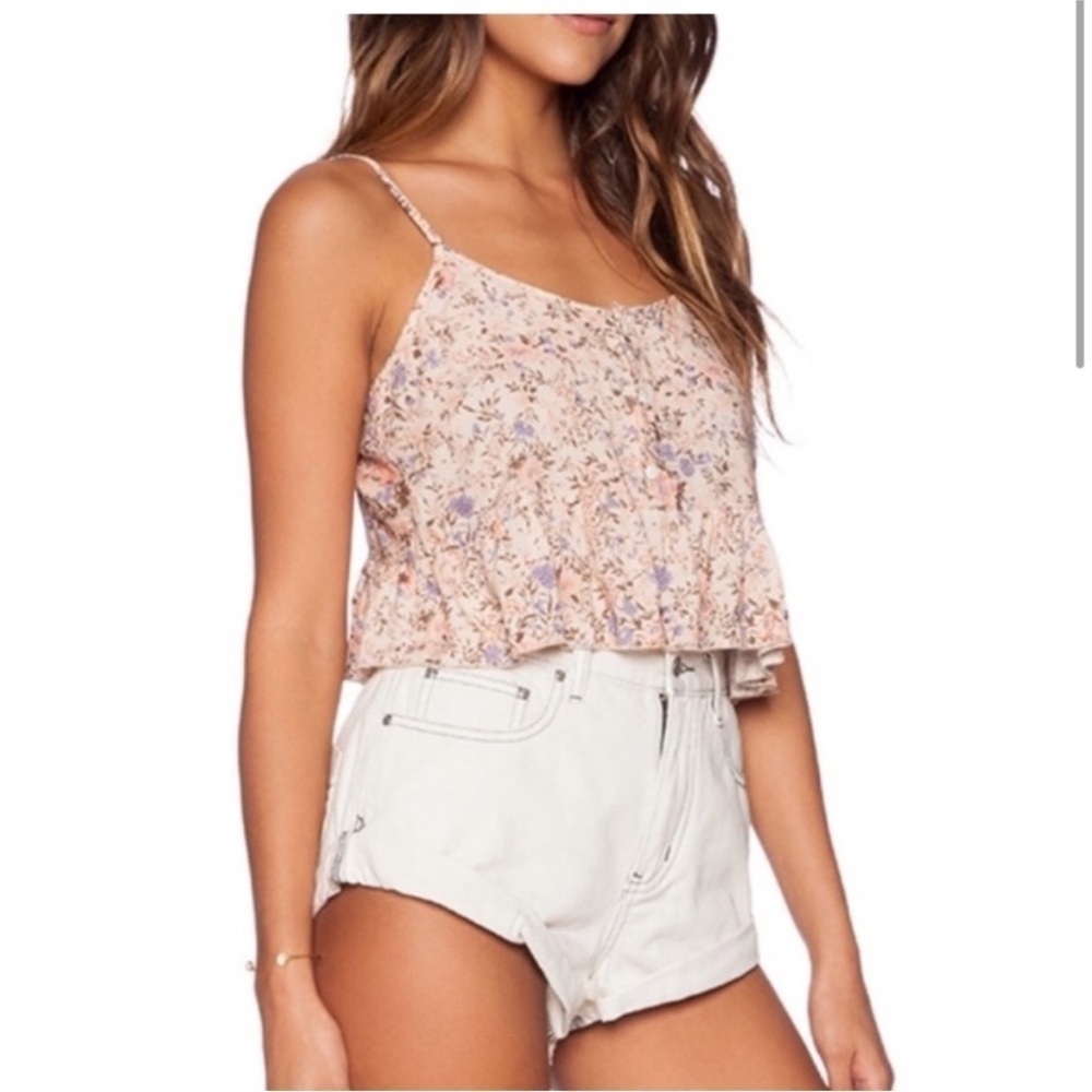SOMEDAYS LOVIN STRETCH CROPPED FLORAL CAMISOLE BUTTON CROP TOP
